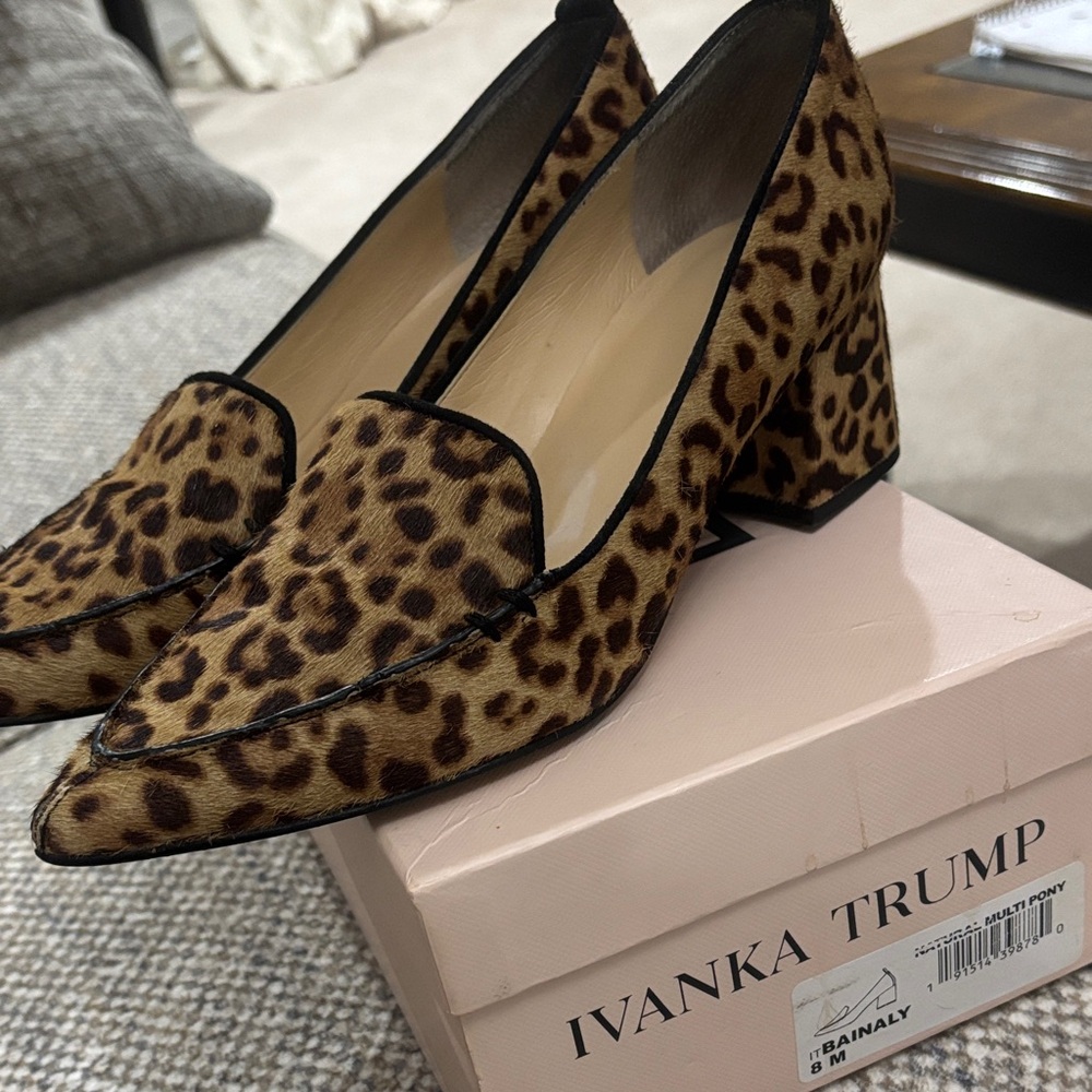 Ivanka Trump Animal Print block heel - Picture 4 of 9